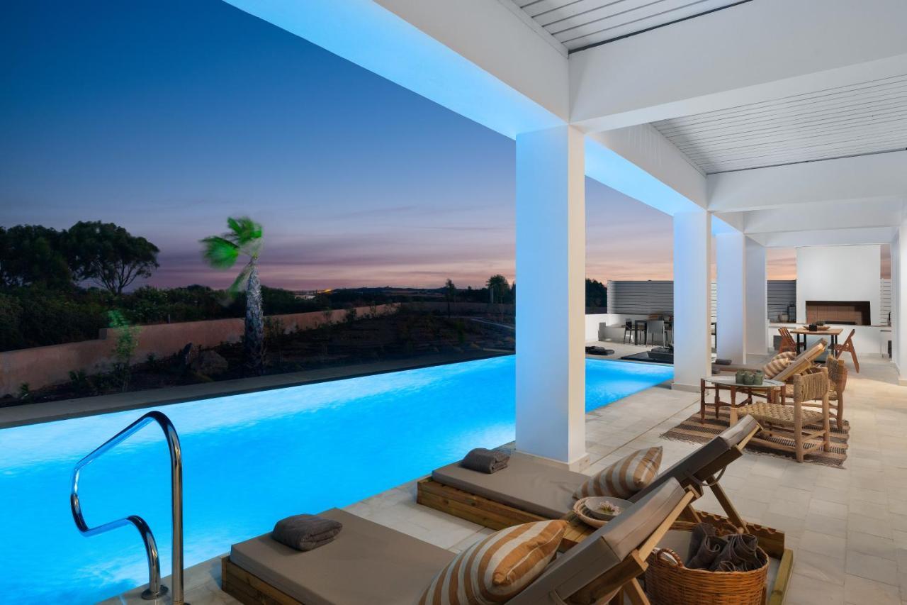 Seasand Villa Lakhania Bagian luar foto